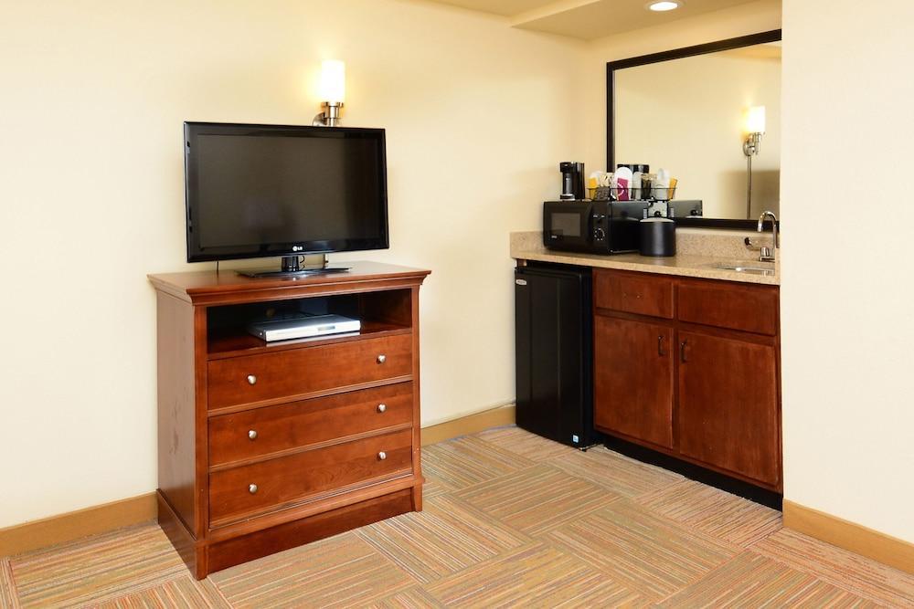 Hampton Inn Raleigh Capital Blvd North Екстериор снимка