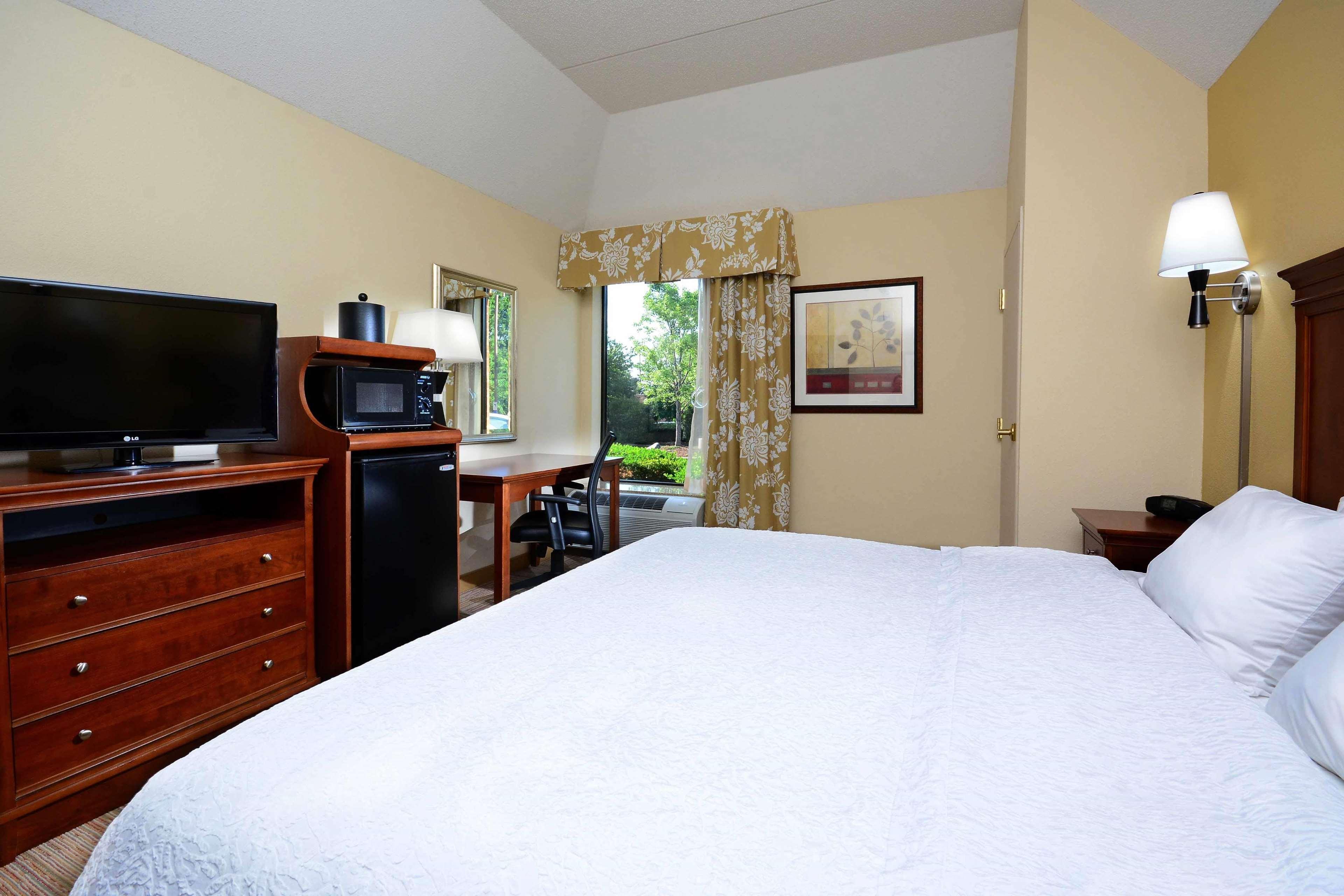 Hampton Inn Raleigh Capital Blvd North Екстериор снимка