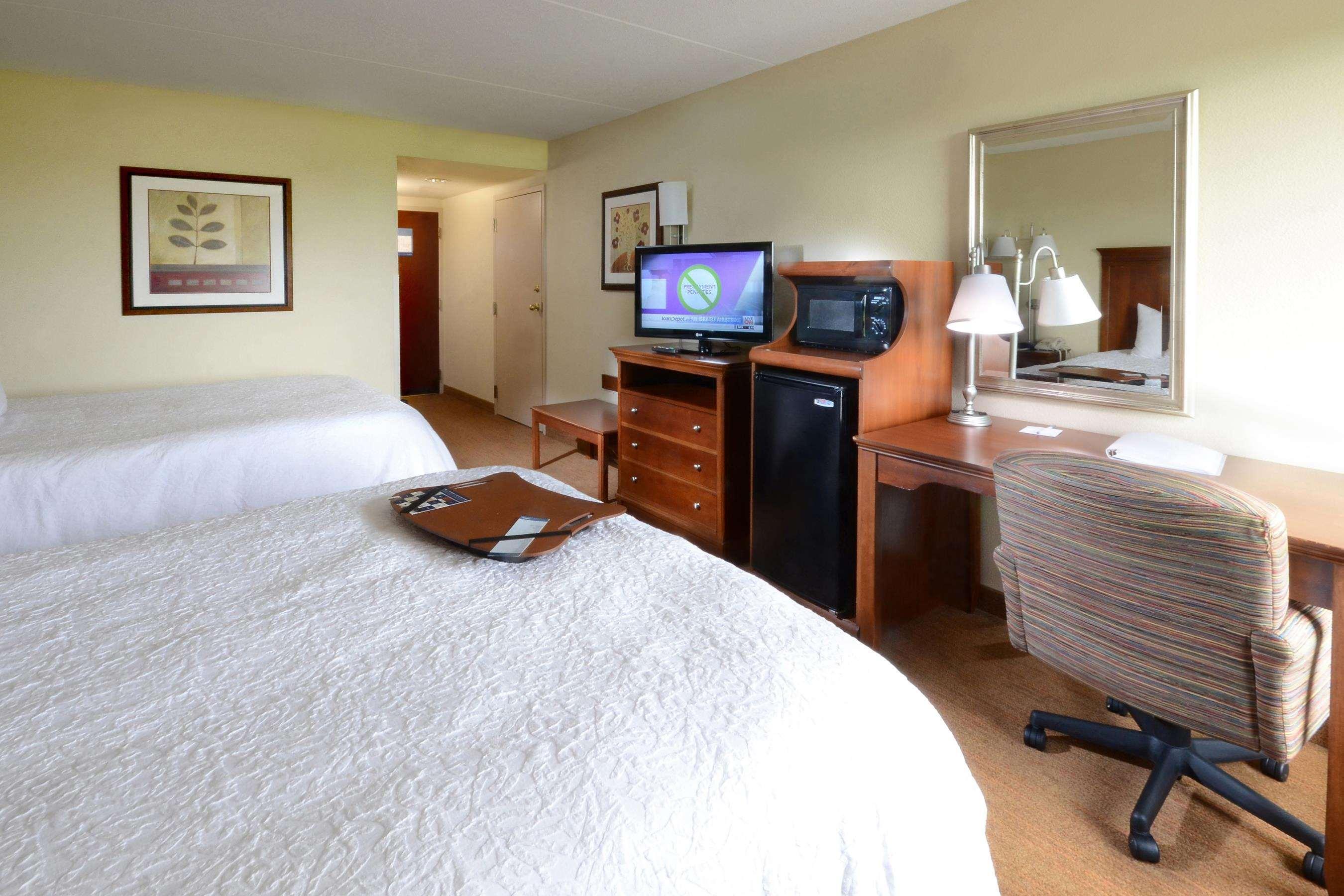 Hampton Inn Raleigh Capital Blvd North Екстериор снимка