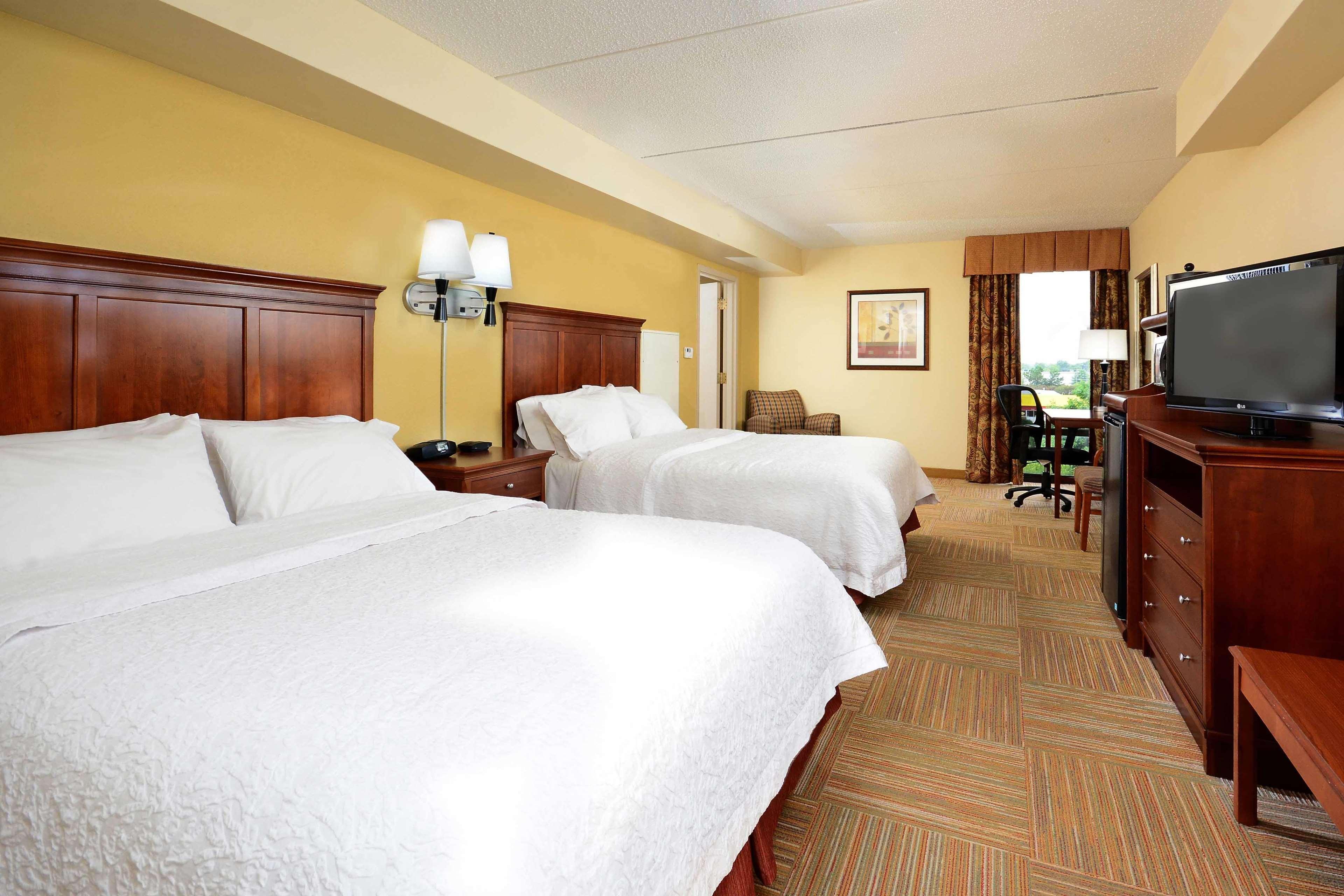 Hampton Inn Raleigh Capital Blvd North Екстериор снимка