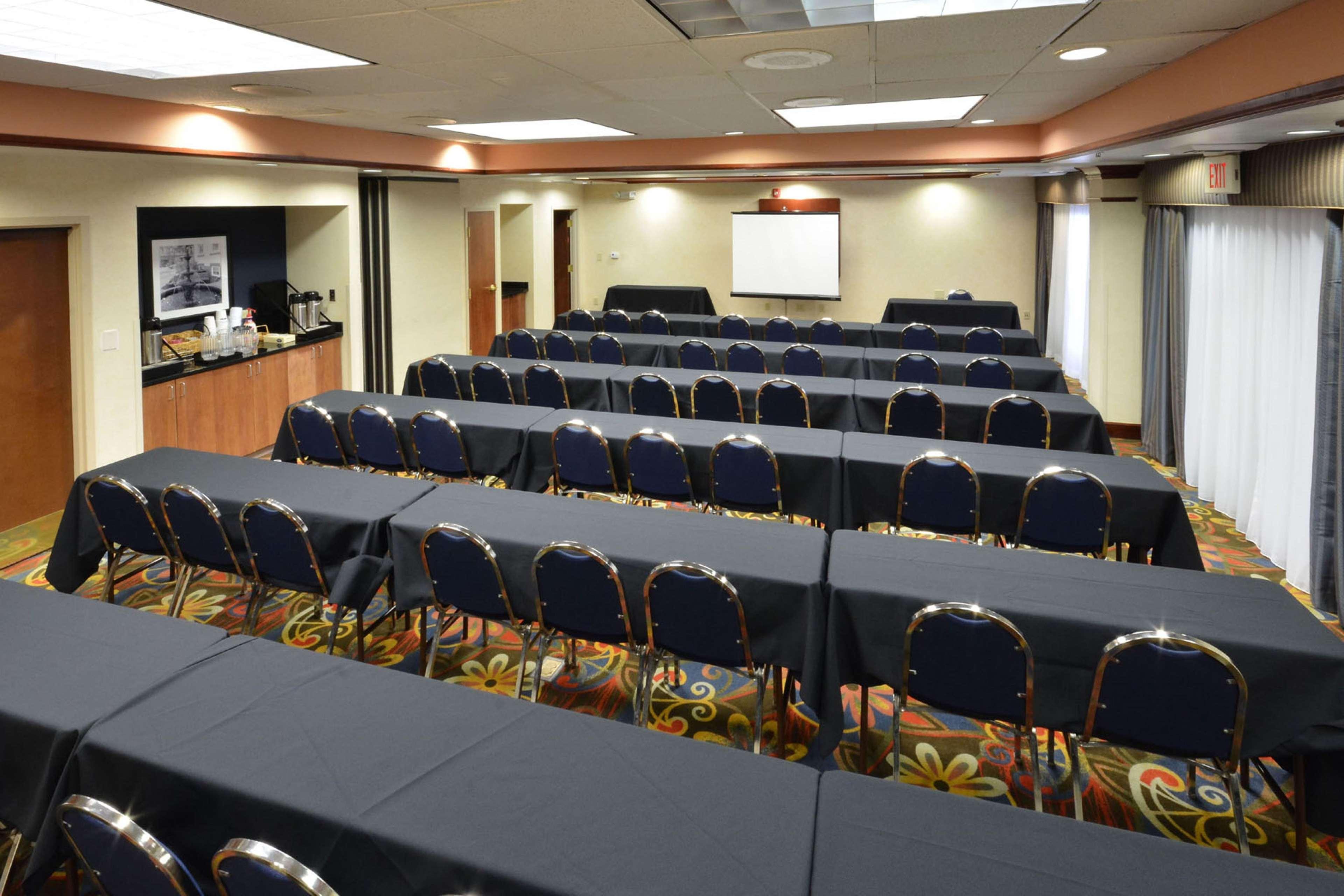 Hampton Inn Raleigh Capital Blvd North Екстериор снимка