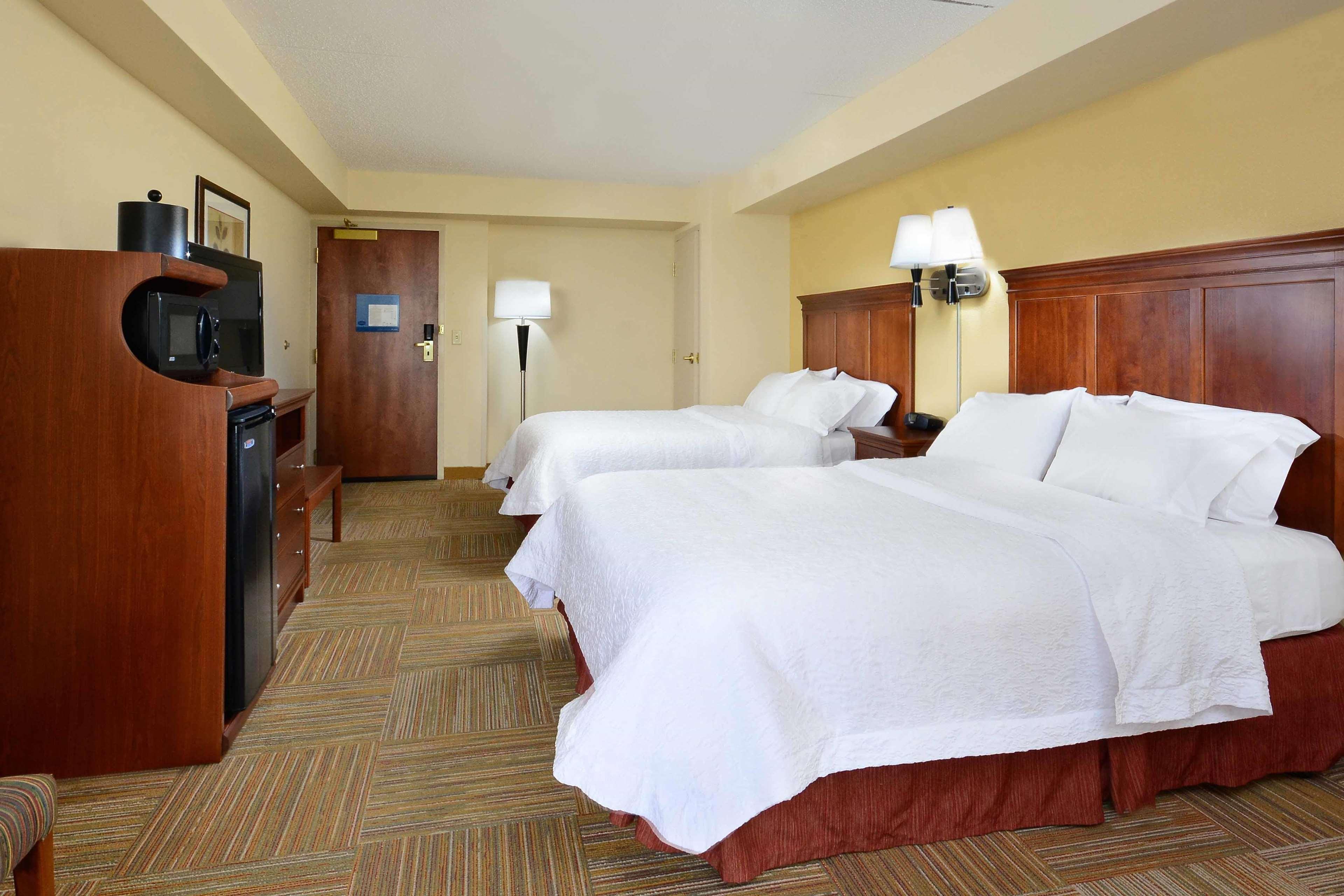 Hampton Inn Raleigh Capital Blvd North Екстериор снимка