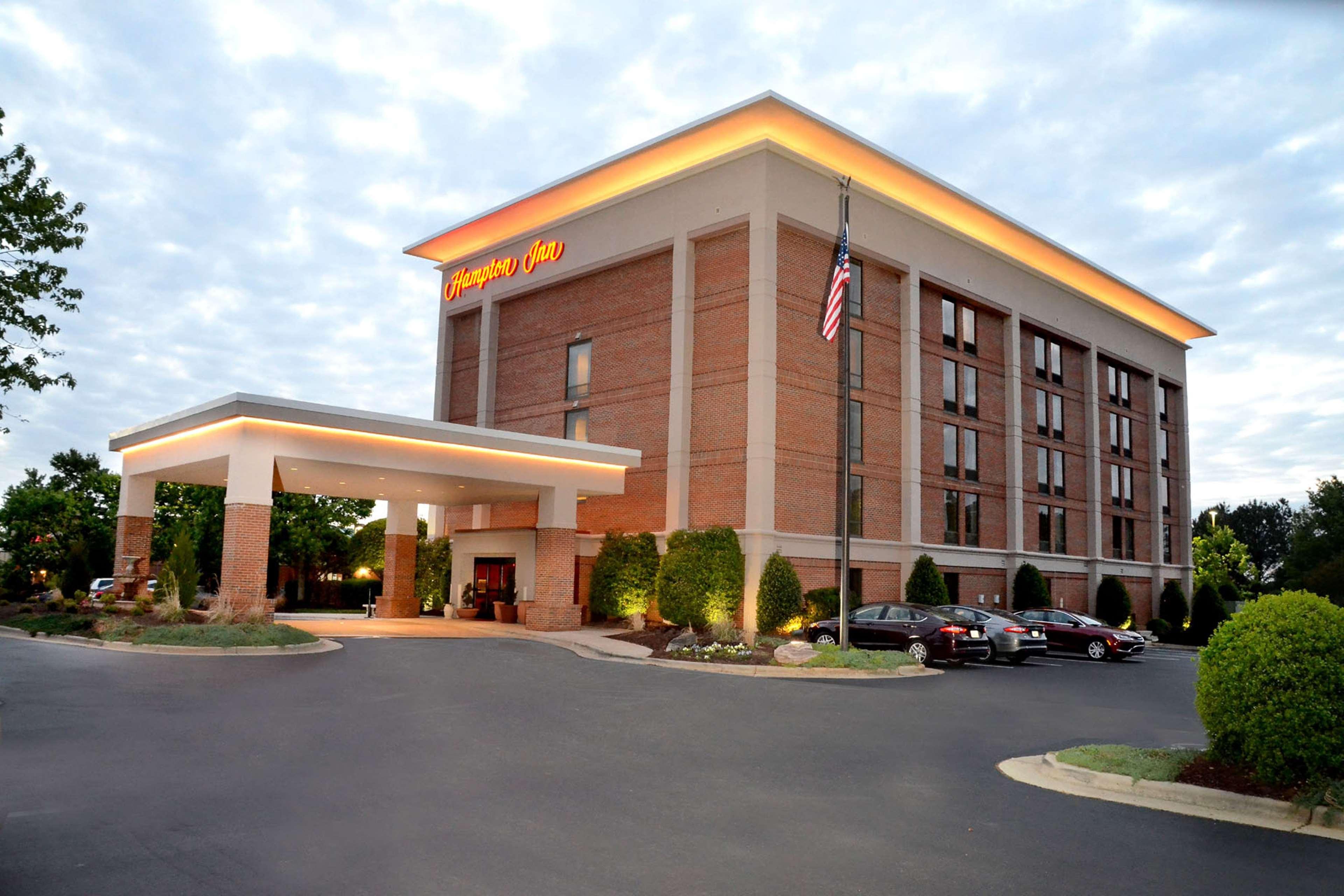 Hampton Inn Raleigh Capital Blvd North Екстериор снимка