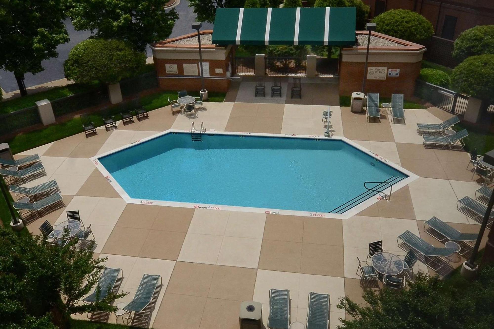Hampton Inn Raleigh Capital Blvd North Екстериор снимка