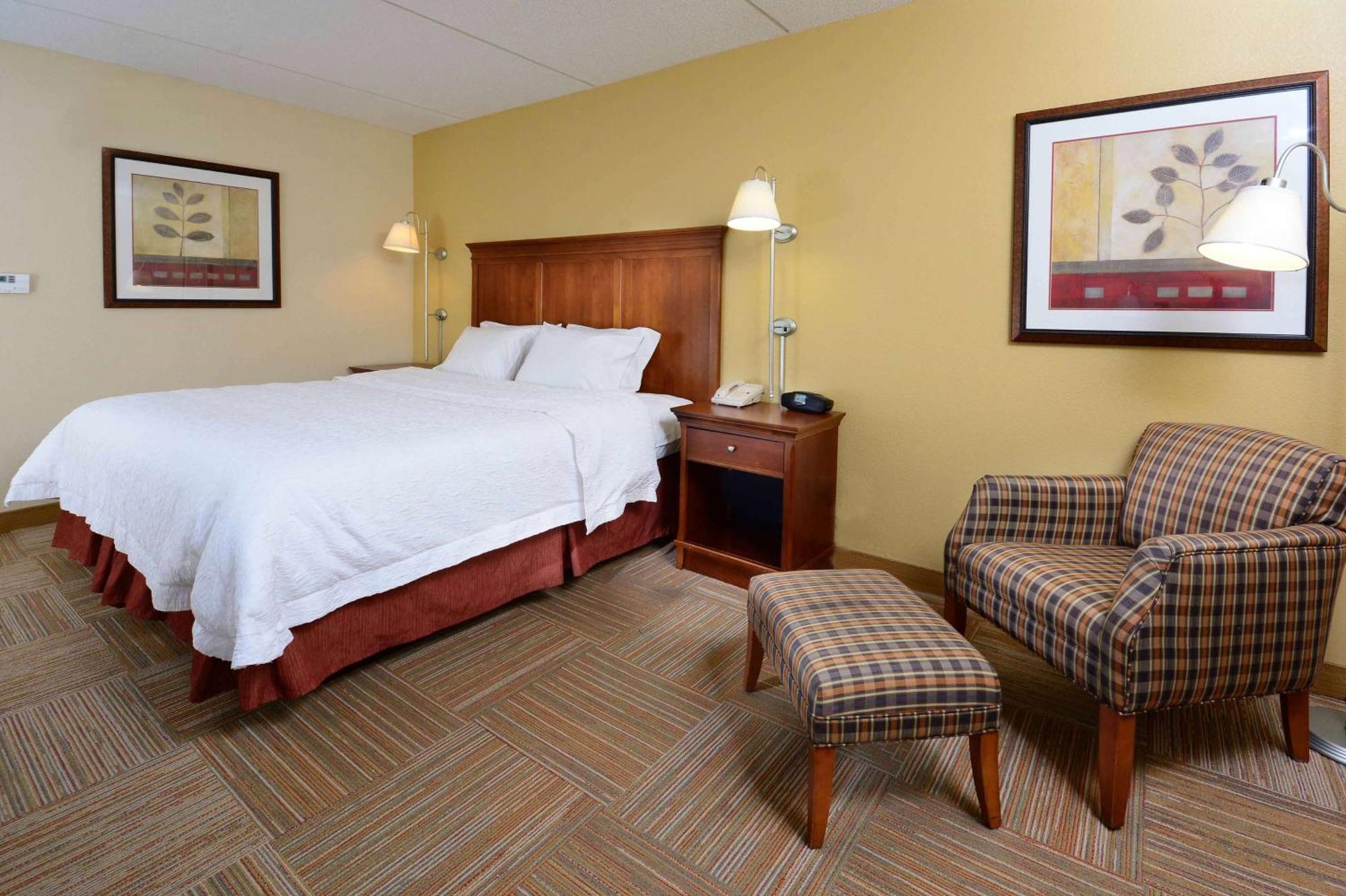 Hampton Inn Raleigh Capital Blvd North Екстериор снимка
