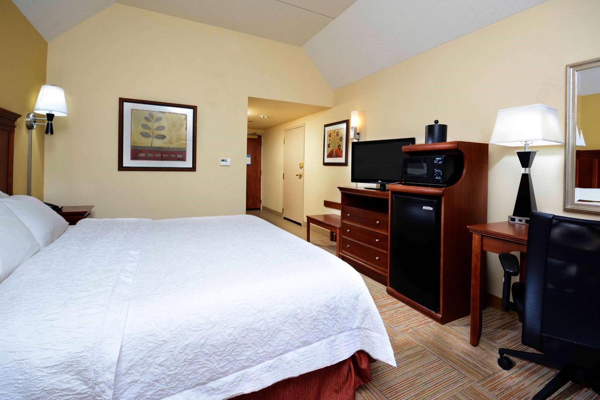 Hampton Inn Raleigh Capital Blvd North Екстериор снимка