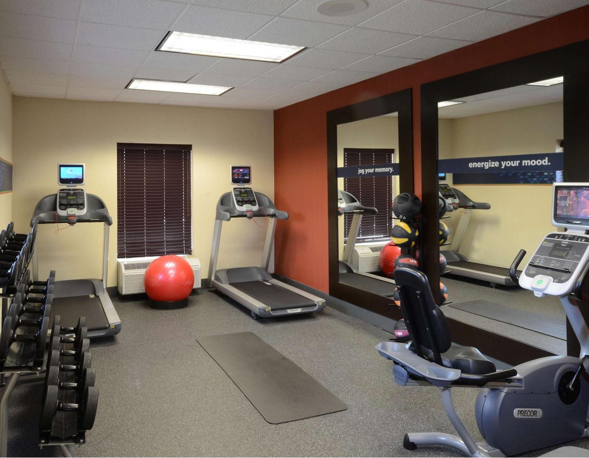 Hampton Inn Raleigh Capital Blvd North Екстериор снимка