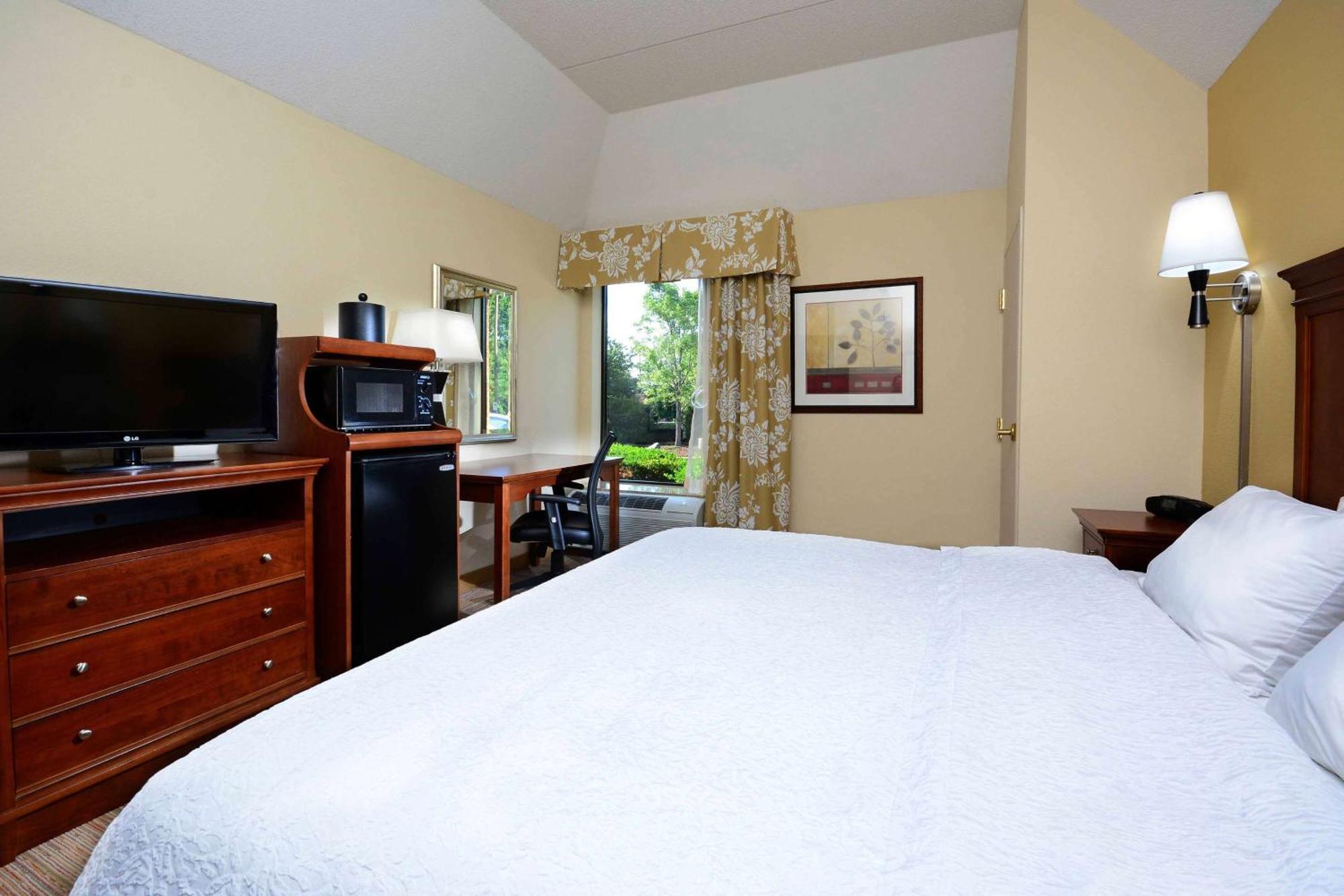 Hampton Inn Raleigh Capital Blvd North Екстериор снимка