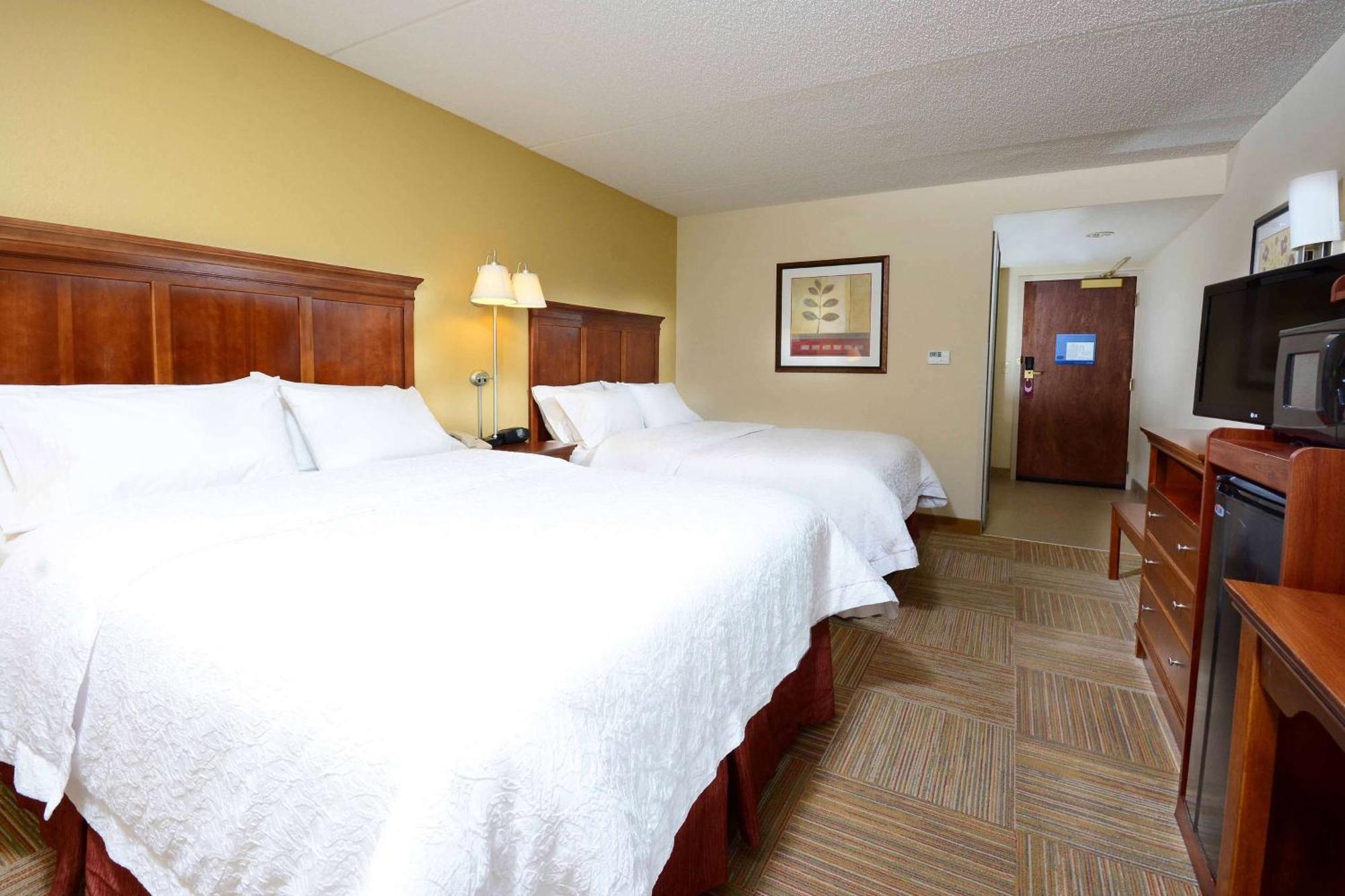 Hampton Inn Raleigh Capital Blvd North Екстериор снимка