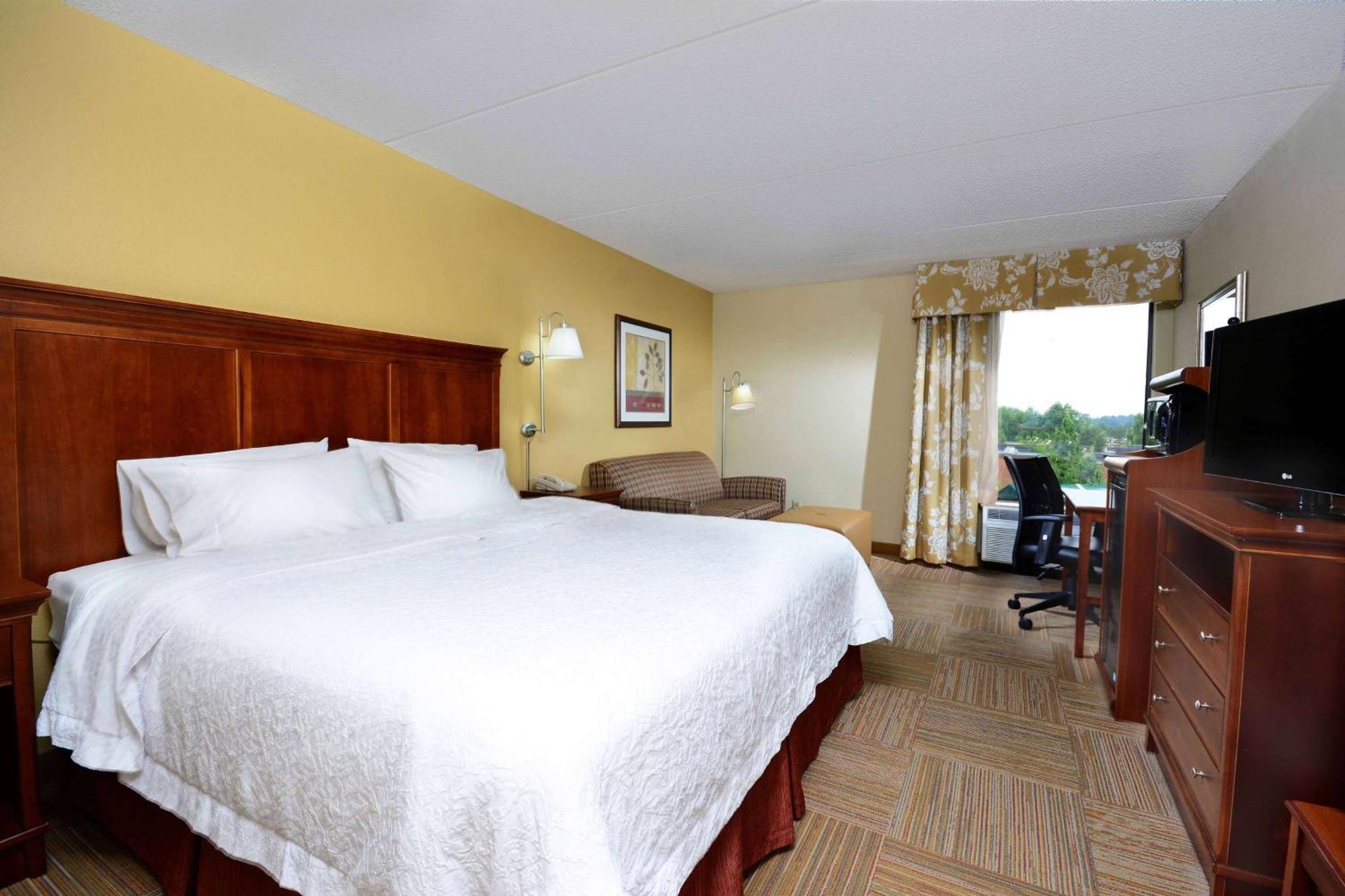 Hampton Inn Raleigh Capital Blvd North Екстериор снимка