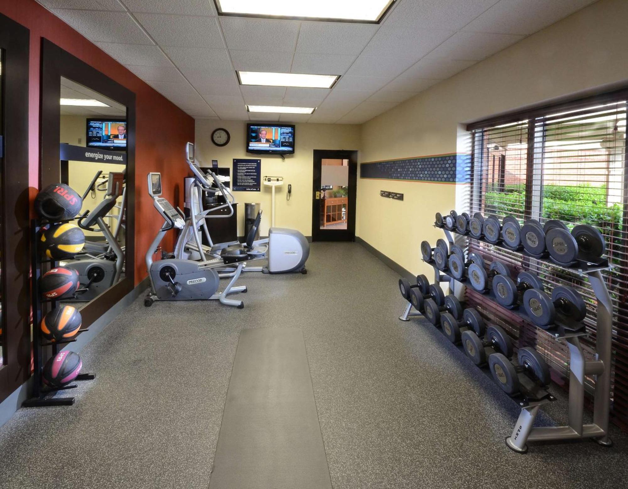 Hampton Inn Raleigh Capital Blvd North Екстериор снимка