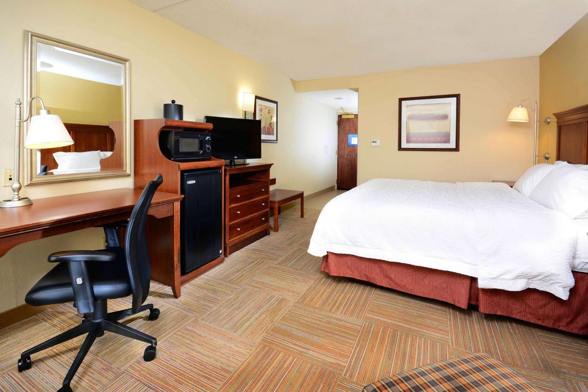 Hampton Inn Raleigh Capital Blvd North Екстериор снимка