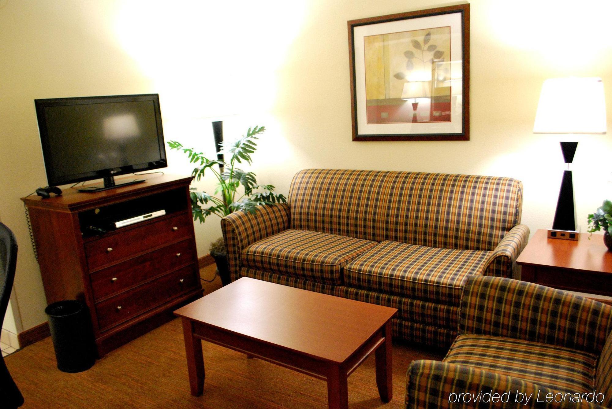 Hampton Inn Raleigh Capital Blvd North Стая снимка