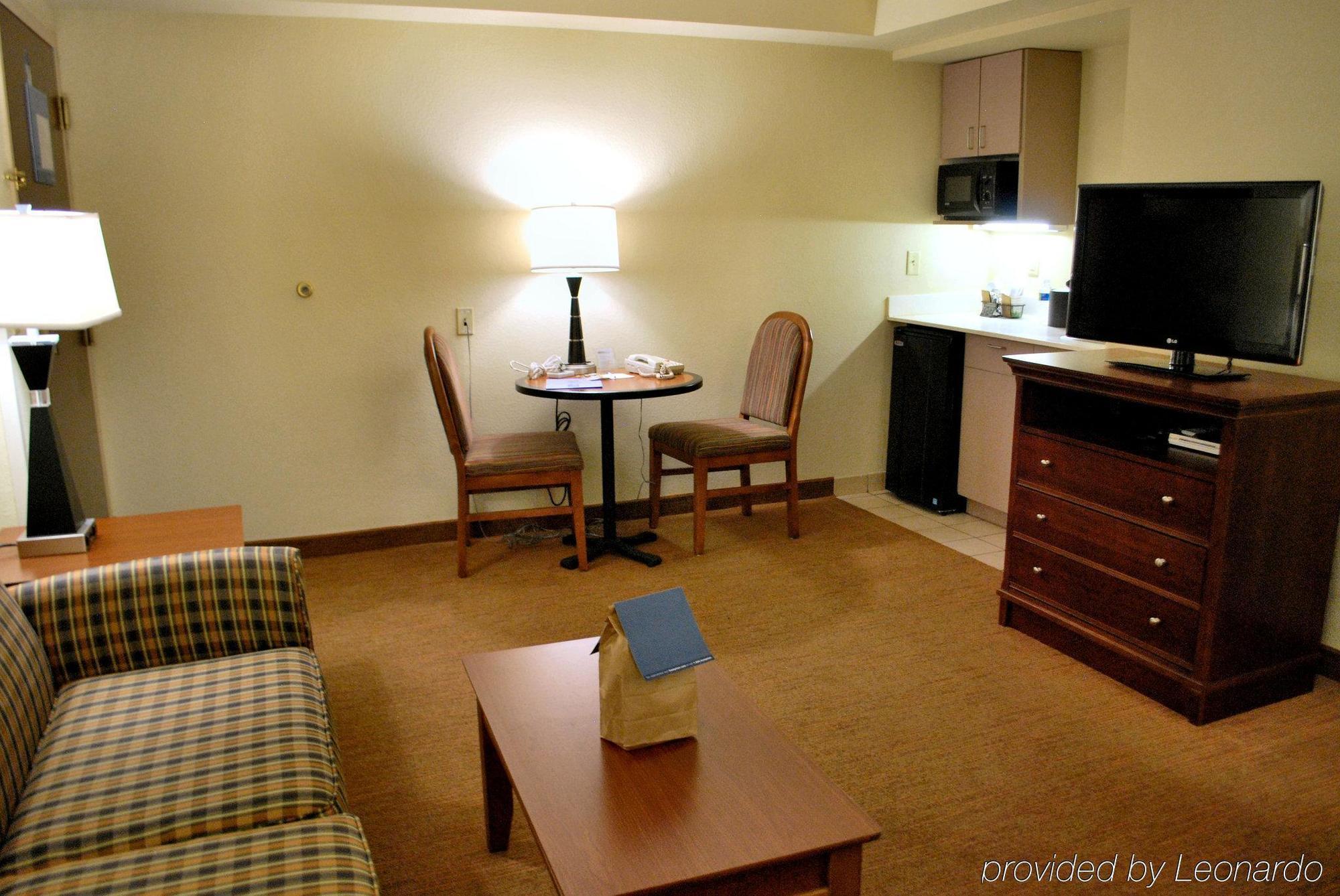Hampton Inn Raleigh Capital Blvd North Стая снимка