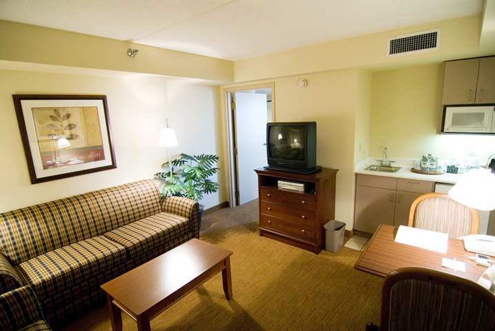 Hampton Inn Raleigh Capital Blvd North Стая снимка