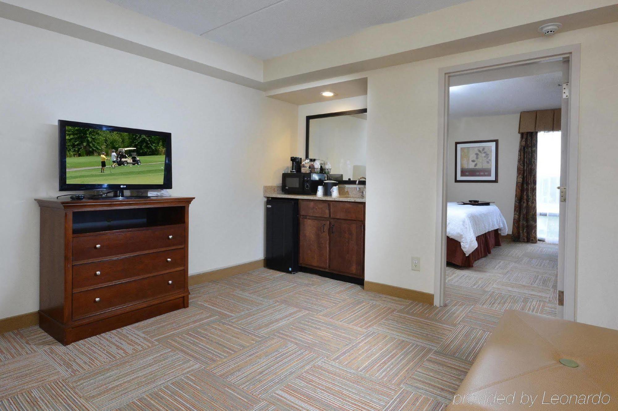 Hampton Inn Raleigh Capital Blvd North Екстериор снимка