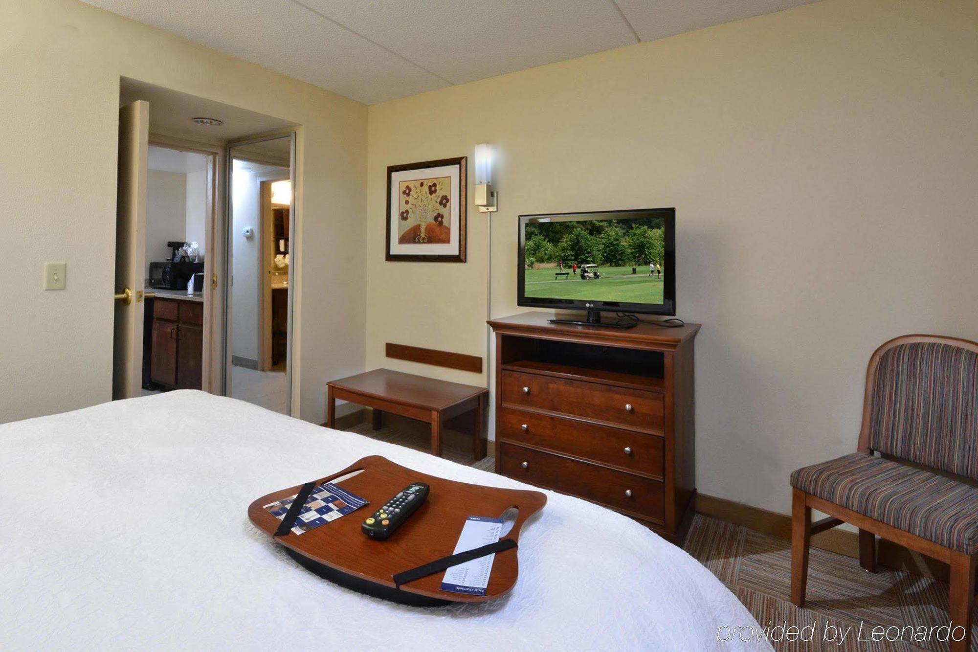 Hampton Inn Raleigh Capital Blvd North Екстериор снимка