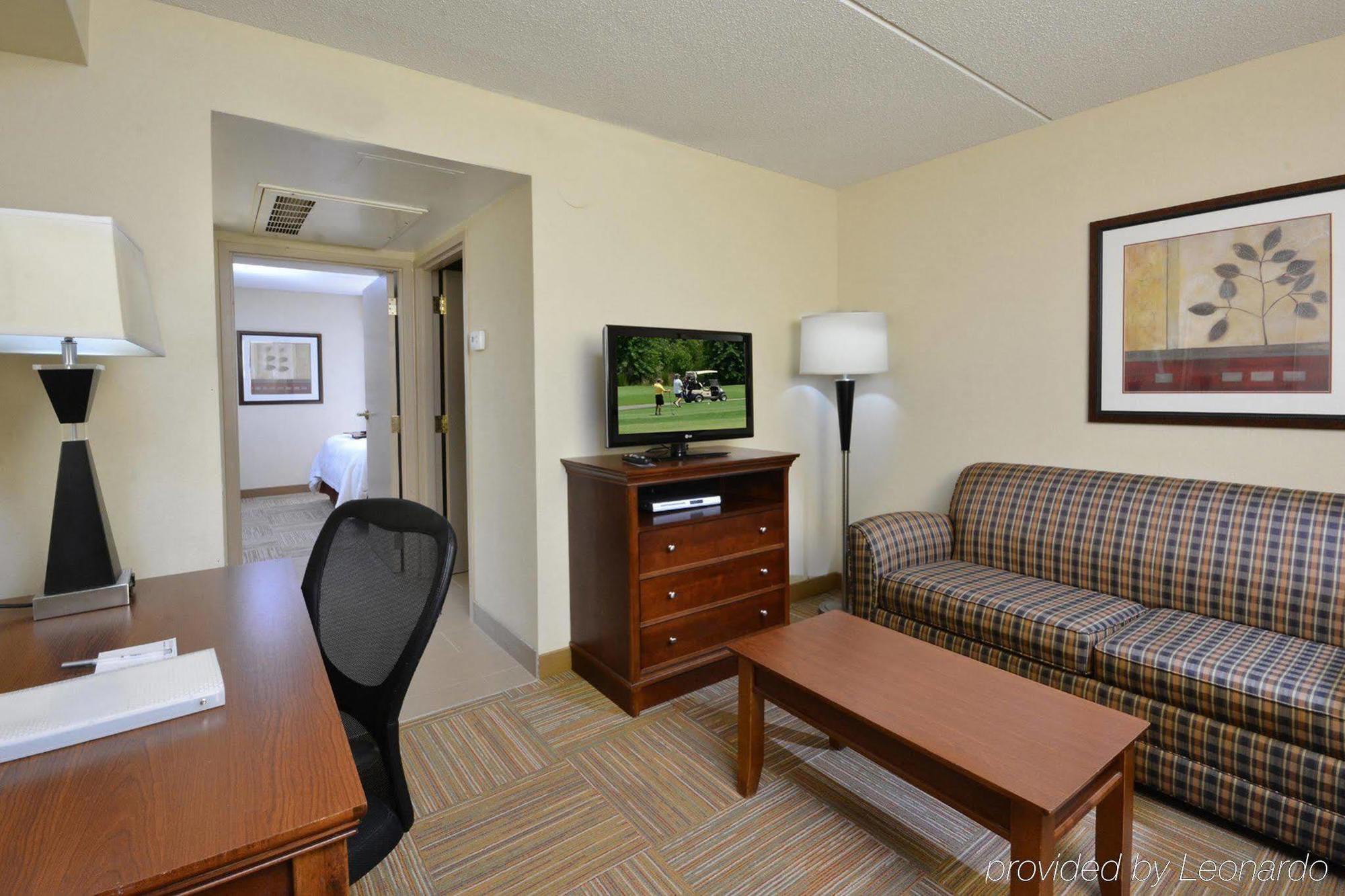 Hampton Inn Raleigh Capital Blvd North Екстериор снимка