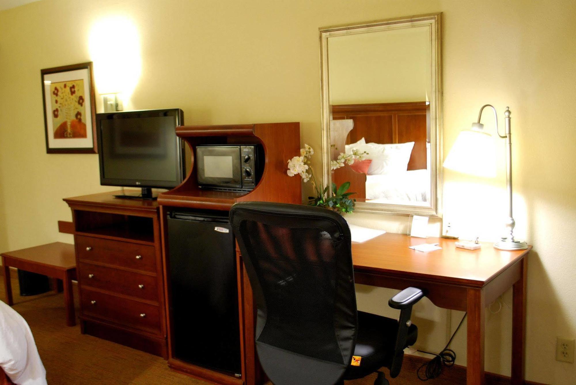 Hampton Inn Raleigh Capital Blvd North Стая снимка
